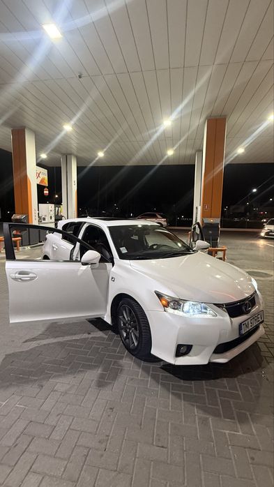 Vând Lexus CT200H F-Sport/hybrid/Alb perlat/Lux/ 169000km/Acte la zi