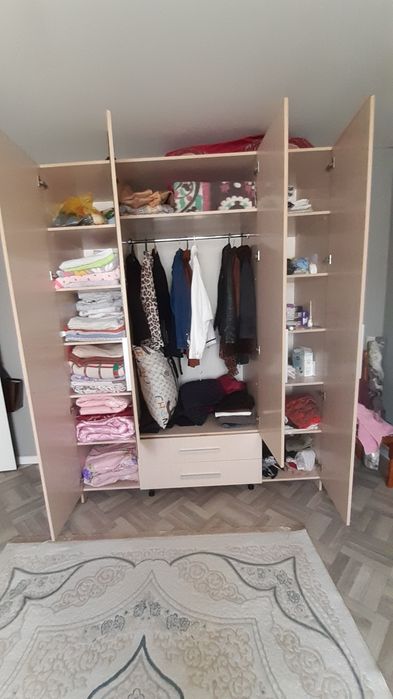 Плательный шкаф.