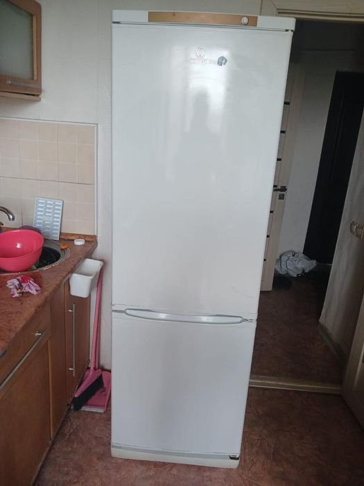 Продам холодильник indesit в идеальном состояний