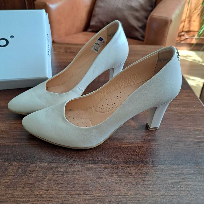 Pantofi nude piele marime 37