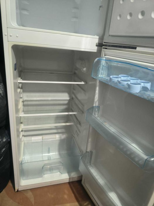 Vând urgent frigider Beko