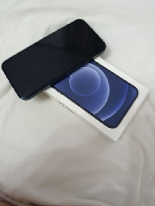 Продаю айфон 12