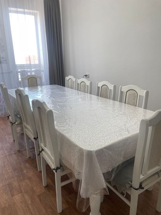 Продам стол и 12 стульев.