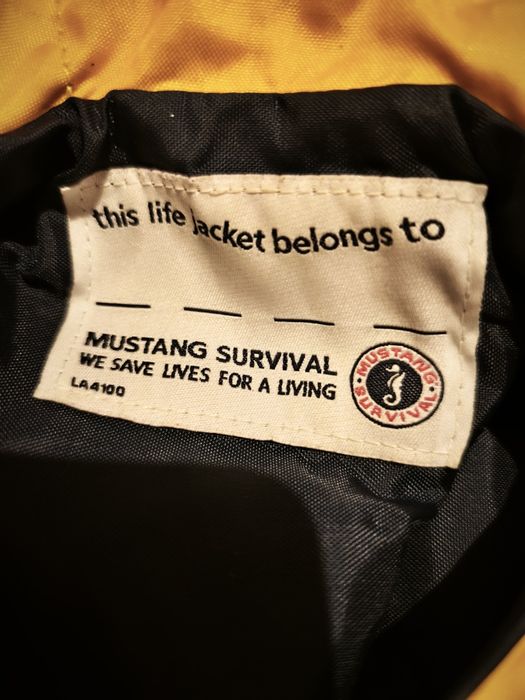 Продам детский спасательный жилет