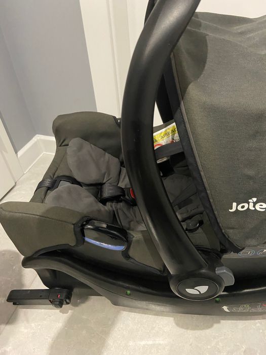 Кошче за кола Joie + база с Izofix