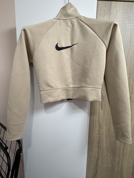 Горна част от спортен екип подходящ за фитнес и ежедневно носене!