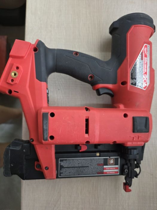 Pistol cuie  finisaj Milwaukee m18 Fn18gs