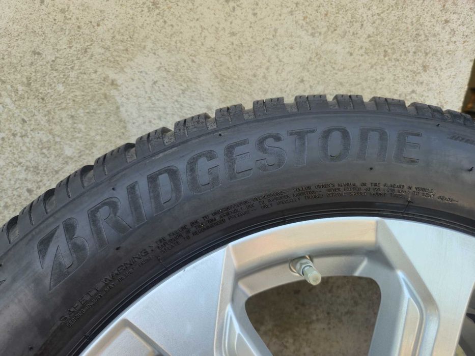 ROTI Jante + Anvelope IARNA - 5x114.3 18'' - OEM TOYOTA RAV4 Hybrid / Corolla Cross 225/60/18 Bridgestone 2022 CA NOI !