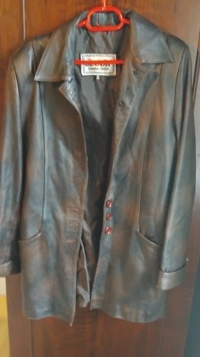 Geaca de piele ..