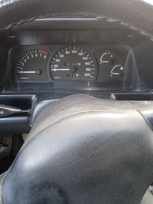 Holati yaxshi yurib turgan mashina