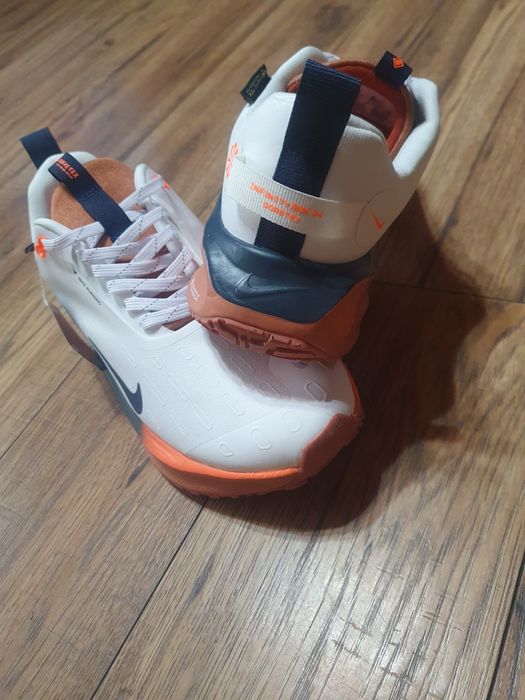 Vând adidasi nike react x