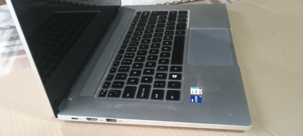 Laptop Intel nuc m15 impecabil