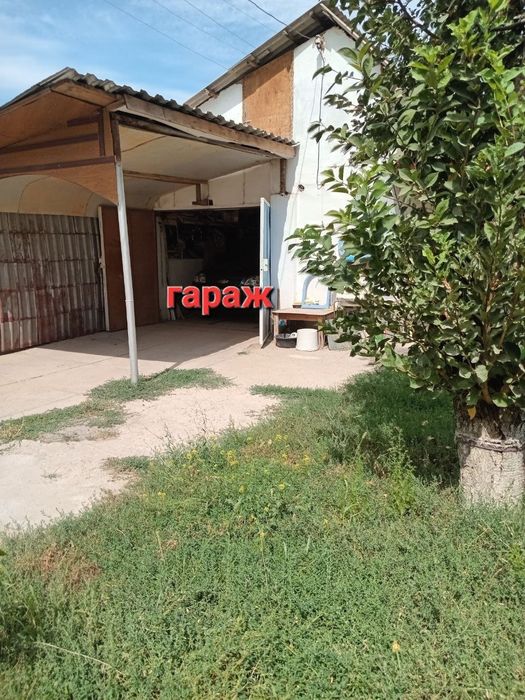 Продаётся 3х комн квартира на 1этаже высоко потолочный с двориком