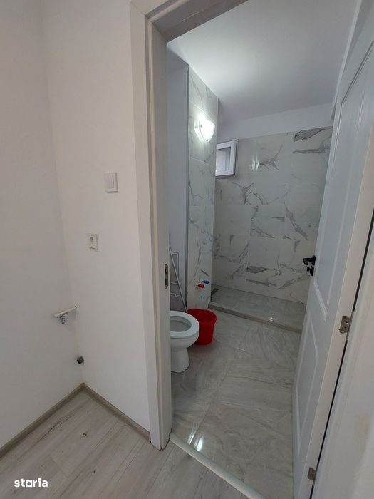 Piața Rogerius- 2 cam renovat, et.2 cu lift