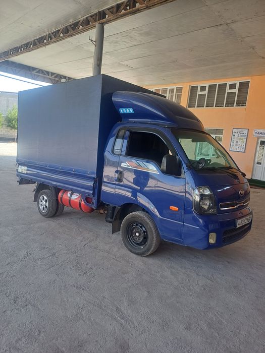 Kia bongo sotiladi