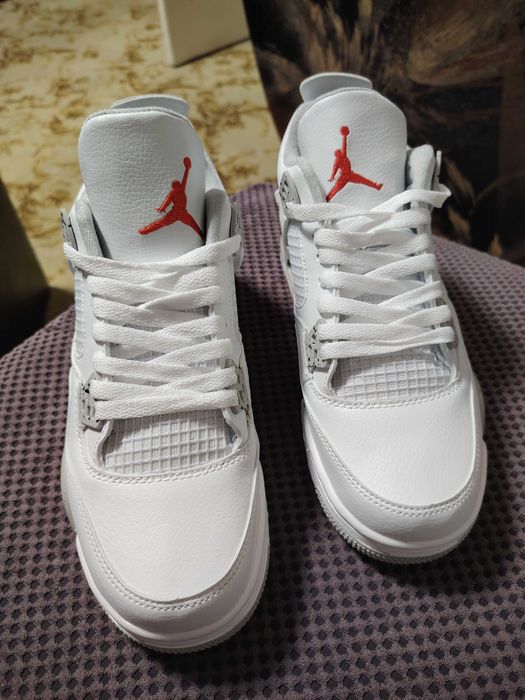 Jordan 4 "White Oreo"