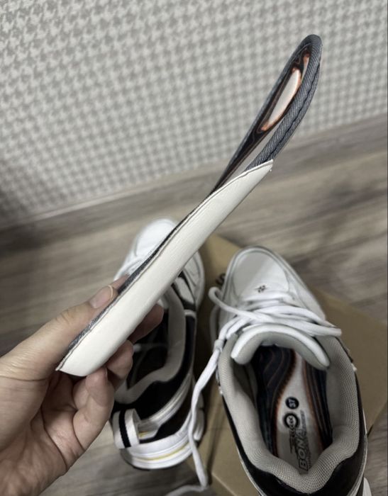 Кроссовки женские белые