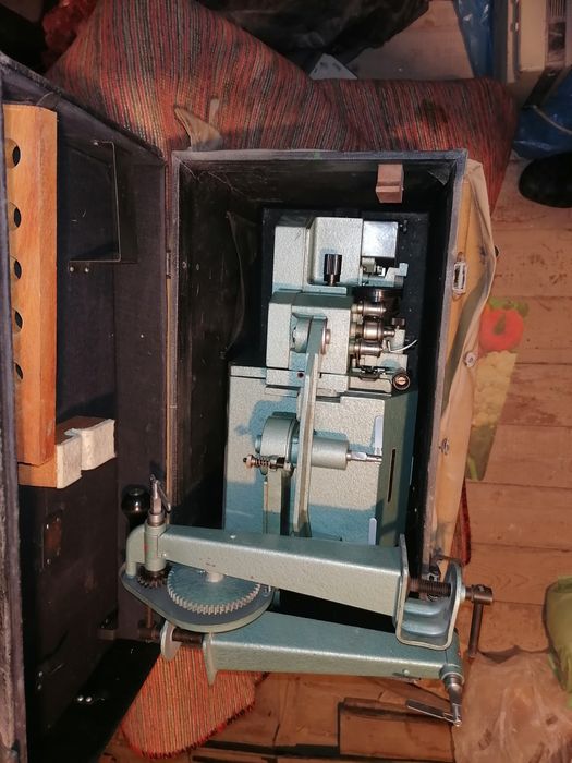 Kinoproektor Ukraina 5 yangi moyi bilan