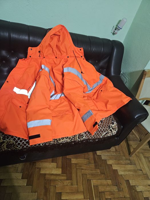 vand geaca impermeabila