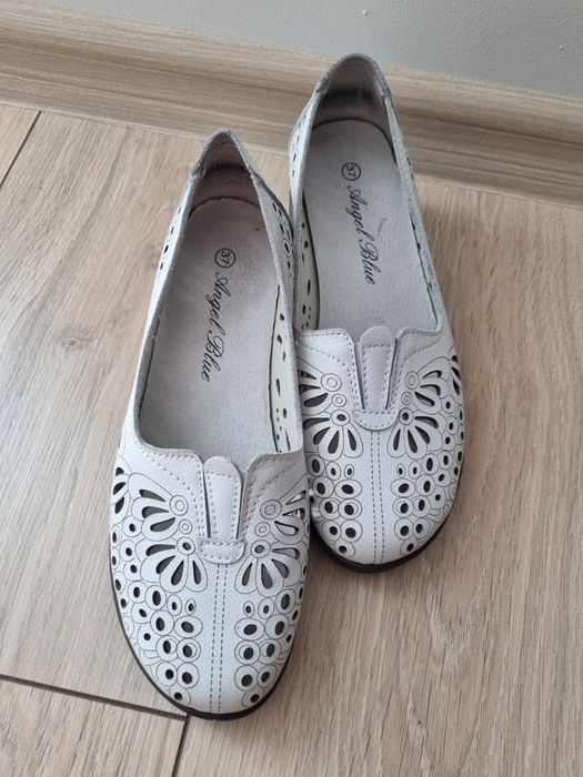 Pantofi / balerini albi din piele naturala marimea 37