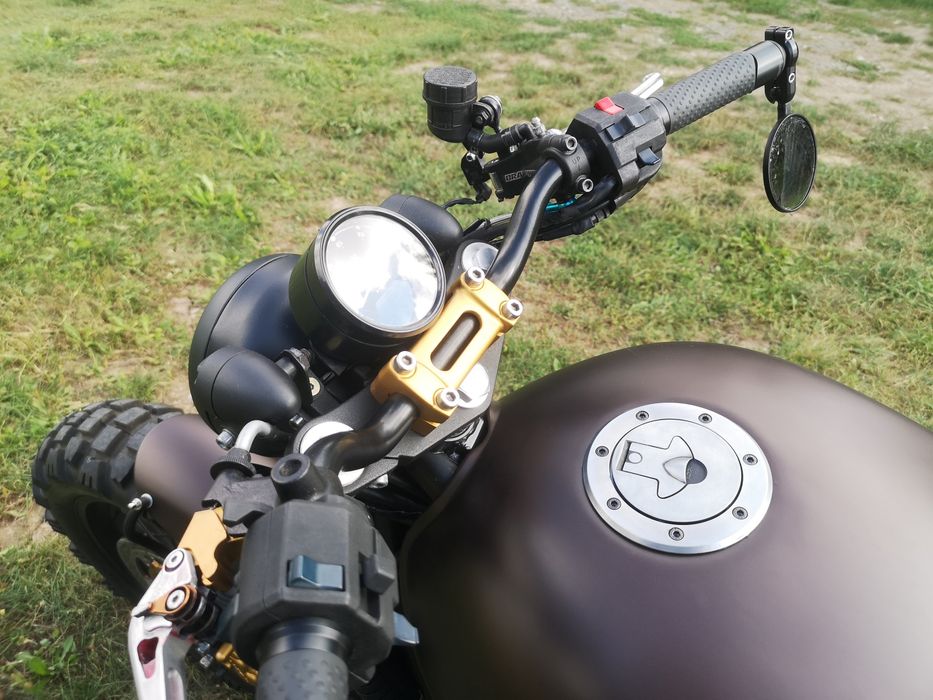 Kawasaky zephyr 750 custom cafe racer