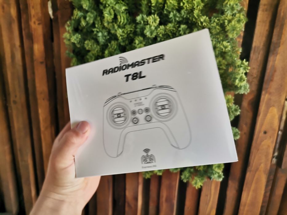 RadioMaster T8L ELRS 2.4GHz – telecomandă pentru drone FPV / modele RC

Vând RadioMaster T8L, o telecomandă compactă și ușoară, ideală pentru drone FP