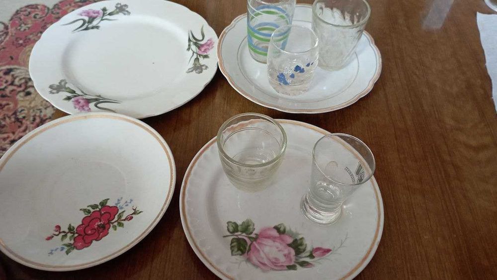 Продам б/у  тарелки, чашки и пр. посуду