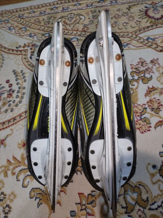 Коньки хоккейные