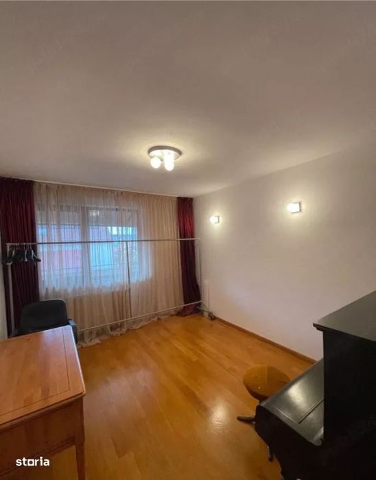 Apartament lux, 3 camere, parcare, zona Andrei Muresanu