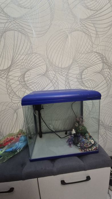 Продаётся аквариум заводской 60 л