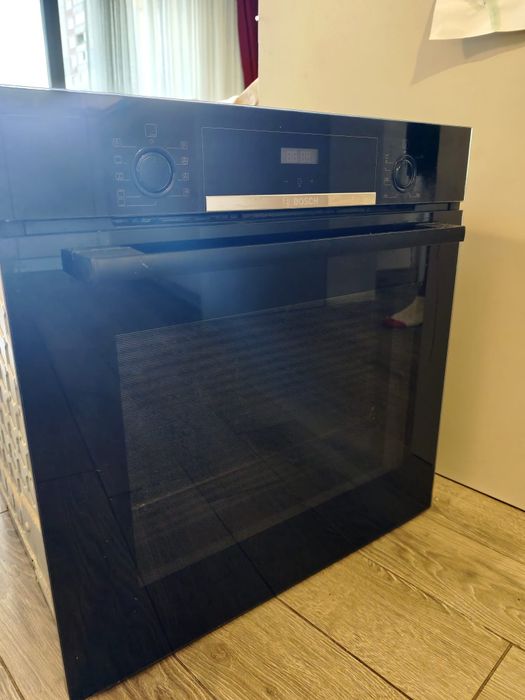 Продавам фурна за вграждане Bosch HBF154YS0