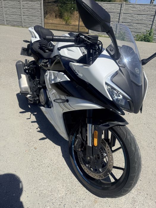 CF Moto 300SR - A2