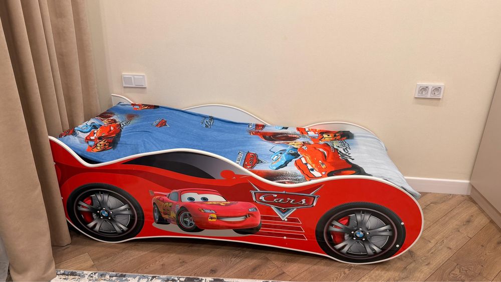 Детская кровать машинка