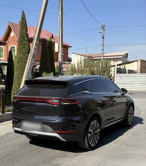 BYD Tang Hybrid DM-p •