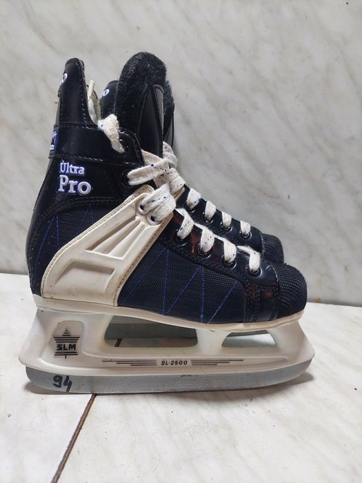 Patine 94 hochei hochey CCM Ultra Pro marime 32 ( 21 cm)