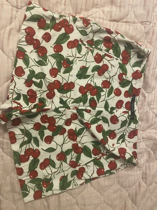 Продаеться одежда zara