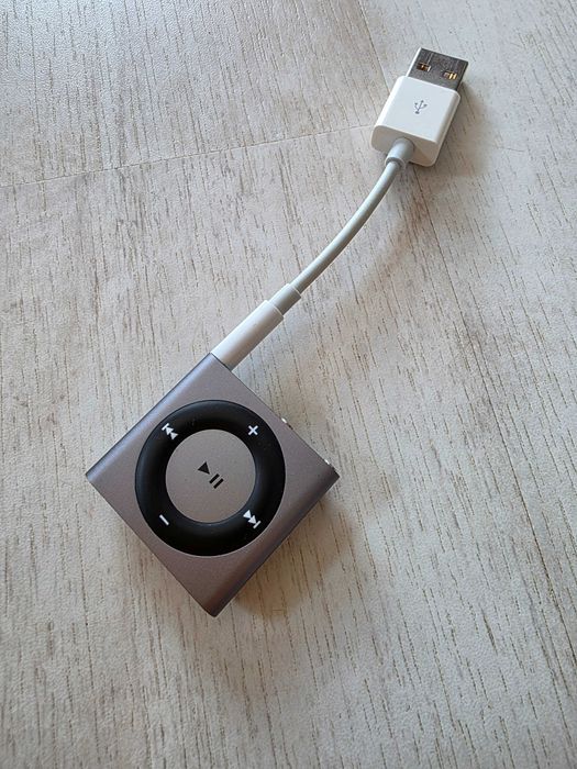 iPod Shuffle 4th Gen Space Gray (mp3 player) 2 GB memorie + casti BOSE