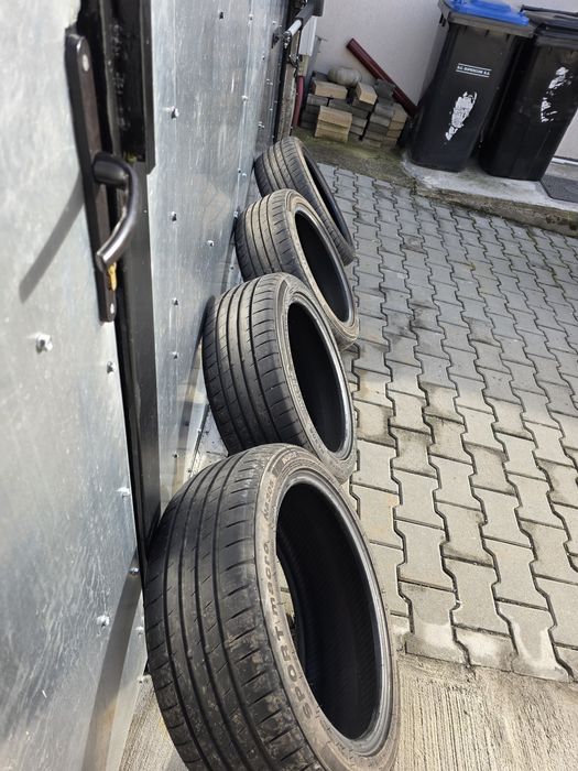 Vand anvelope vara rulate foarte puțin!