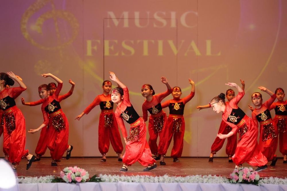 Ұлттық Би костюмдері сатылады