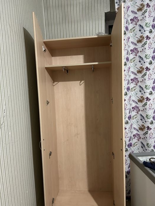Шкаф длинный крепкий