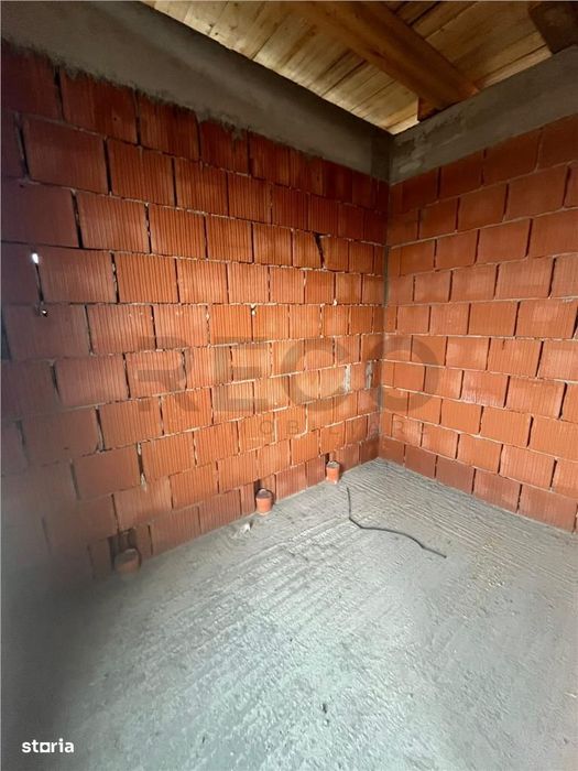 RECO Casa plan parter cu 3 dormitoare-la rosu- Paleu