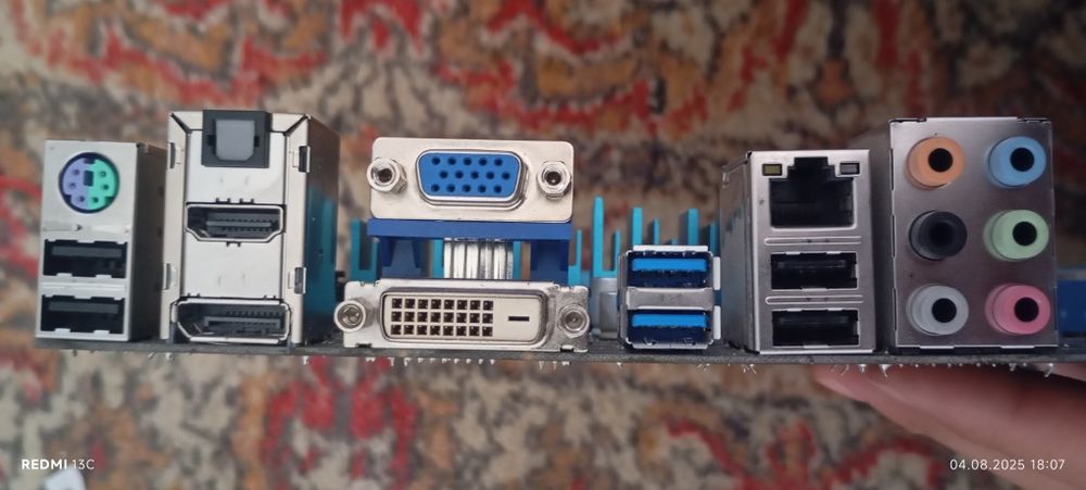 Продаю материнская плата Asus P8H77-V