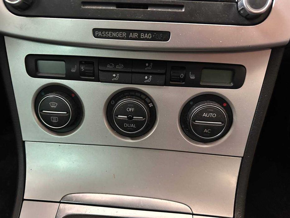 Panou clima climatronic cu incalzire scaune vw passat b6 model 2009