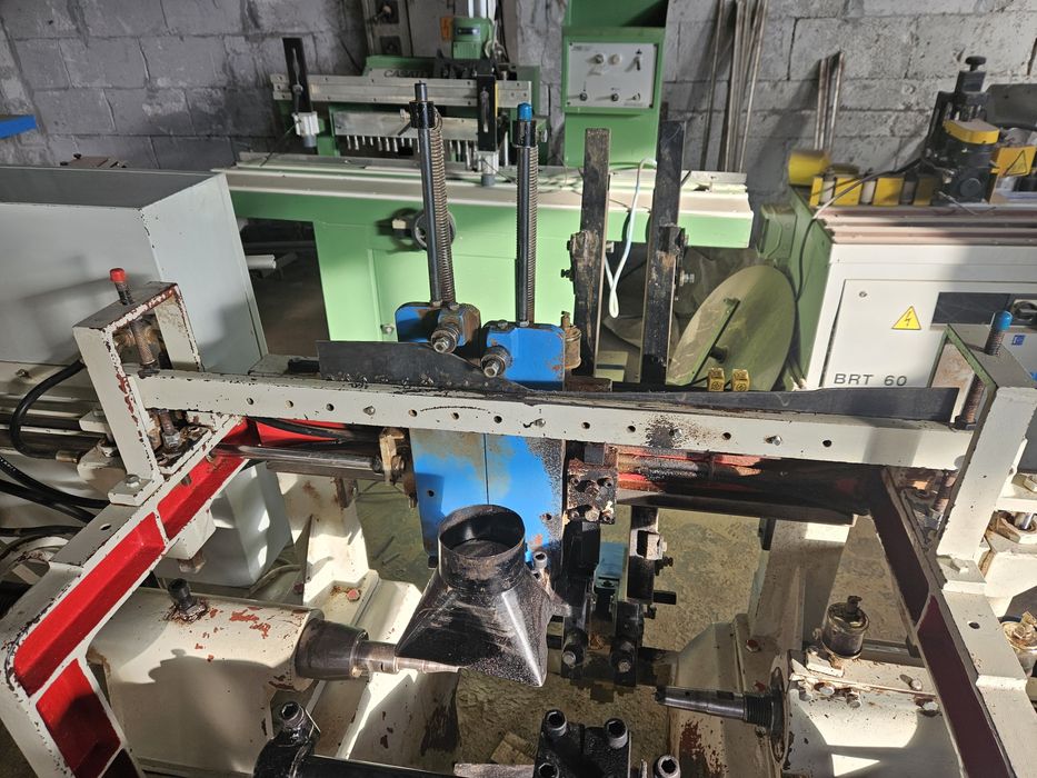 Автоматичен копирен струг за дървени крачета