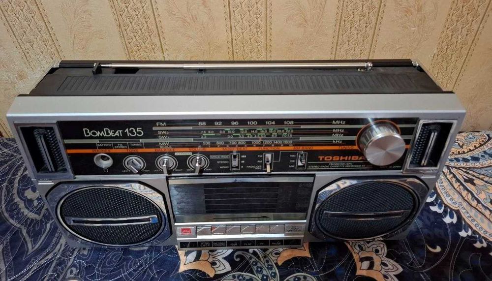 Магнитола Toshiba BomBeat RT-135S