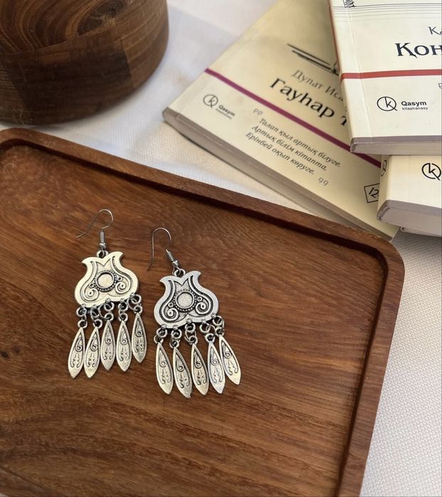 Национальные украшения