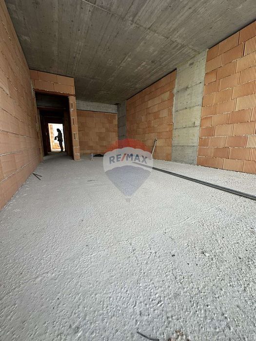 Продава се Двустаен апартамент в Варна, Цветен квартал - 73 кв.м за 1548 €/кв.м - Снимка #4