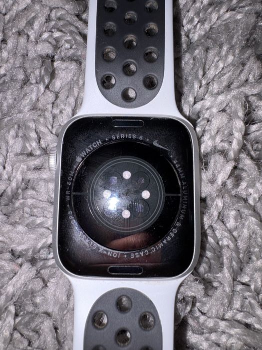 Apple Watch Series 6 Nike edition Gps 44mm aluminium + ceramic case