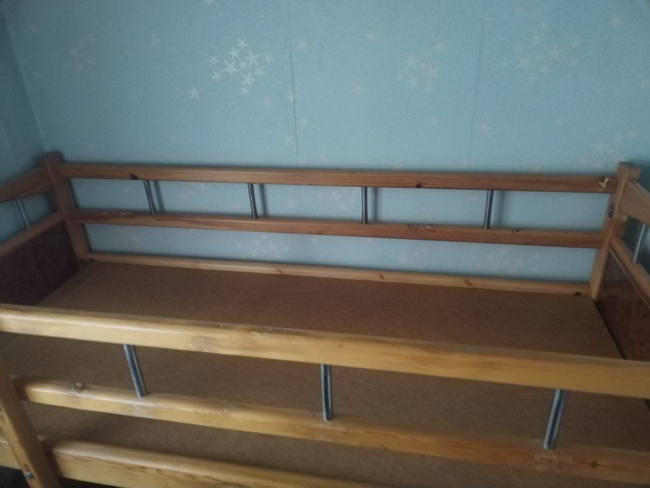 двухярусная кровать