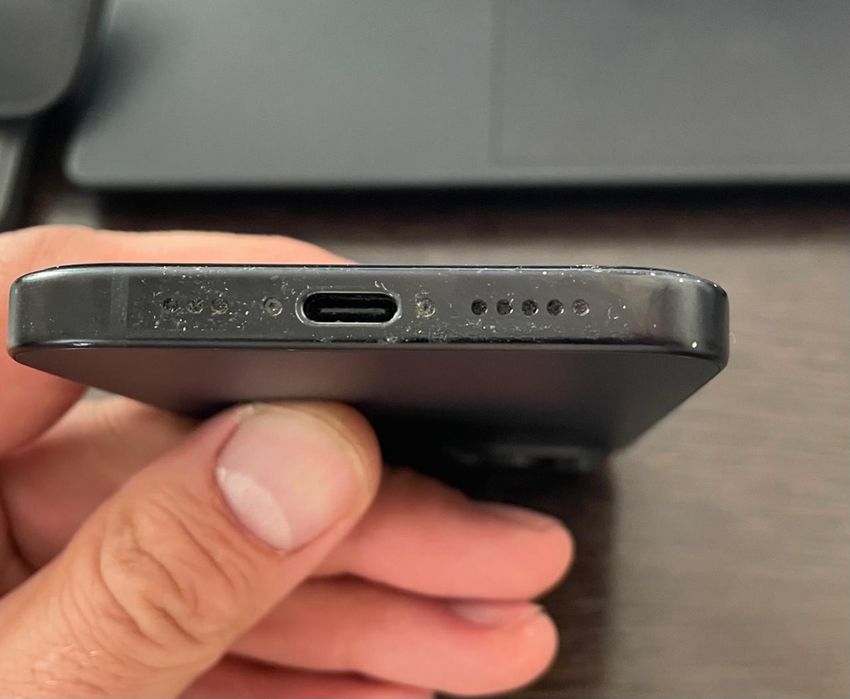 Продам Iphone 15 128